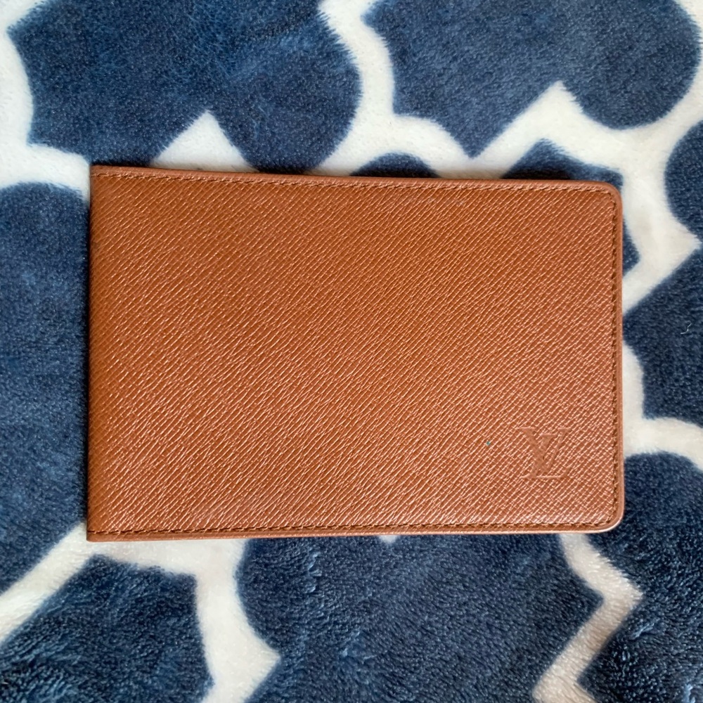 Louis Vuitton Tan Brown Taiga Leather 2 Card Bifold Wallet Case